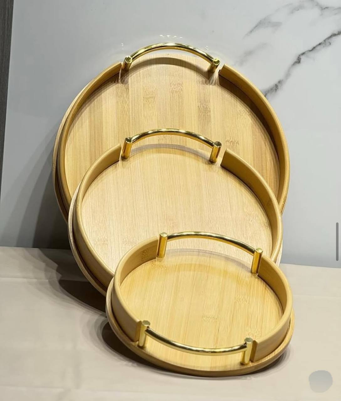 طقم صواني خشب بامبو بإطار استيل ذهبي – 3 مقاسات مستورد