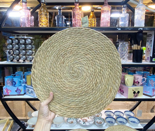 كوستر خوص مدوّر حصيرة طاولة من القش – عزل حراري ومضاد للحرارة | تصميم طبيعي أنيق