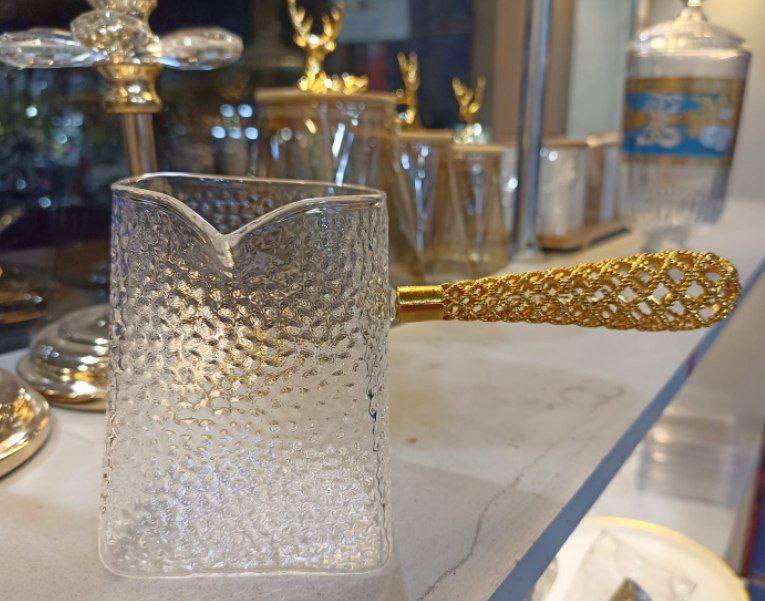 كنكة بيركس حراري بمقبض ذهبي – سعة 550 مل تكفي 4 فناجين قهوة