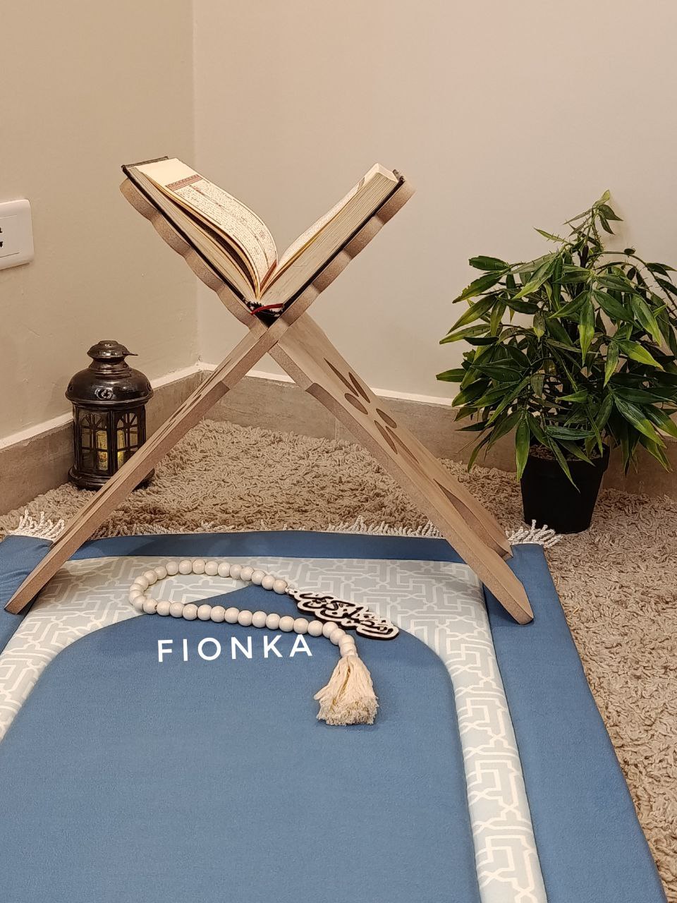 حامل مصحف خشب – وقار وجمال لركن عبادتك 🤲✨