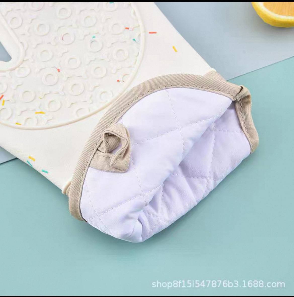 جونتي حراري مطبخ أنيق – بيج × أوف وايت بعزل عالي ضد الحرارة 🧤🔥