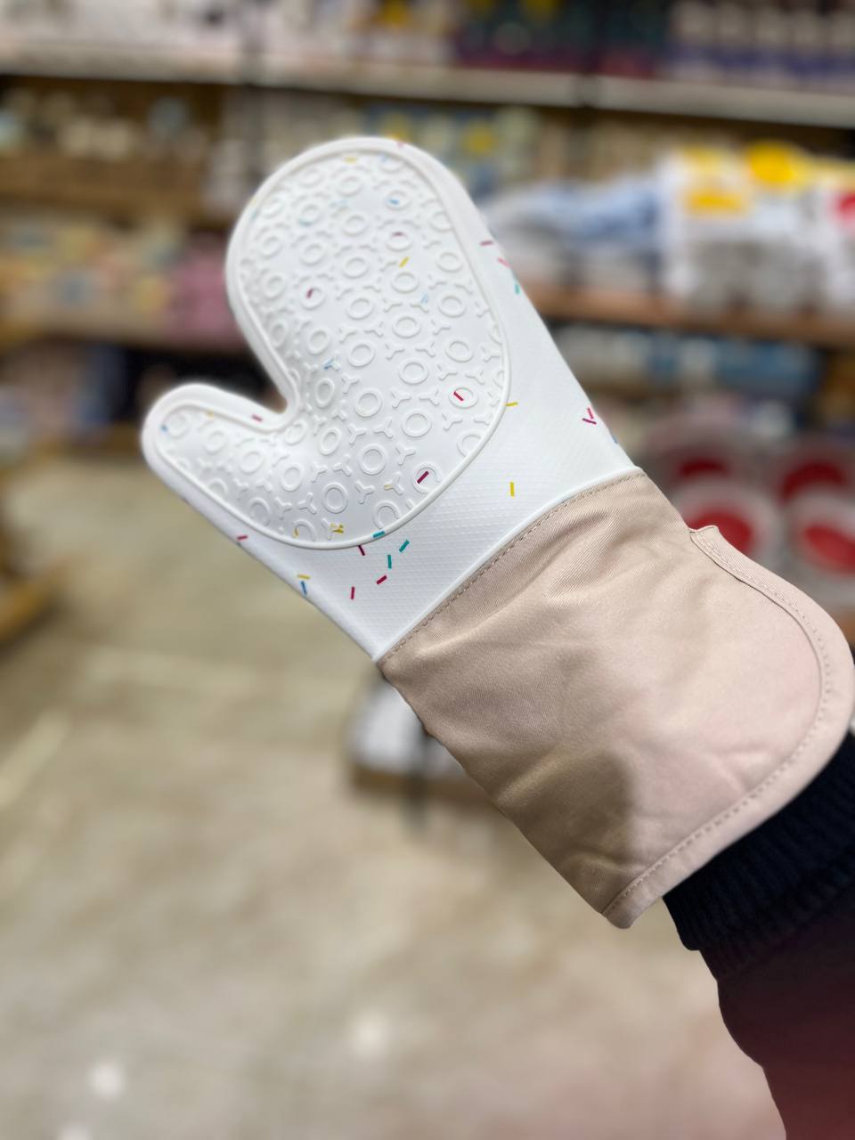 جونتي حراري مطبخ أنيق – بيج × أوف وايت بعزل عالي ضد الحرارة 🧤🔥