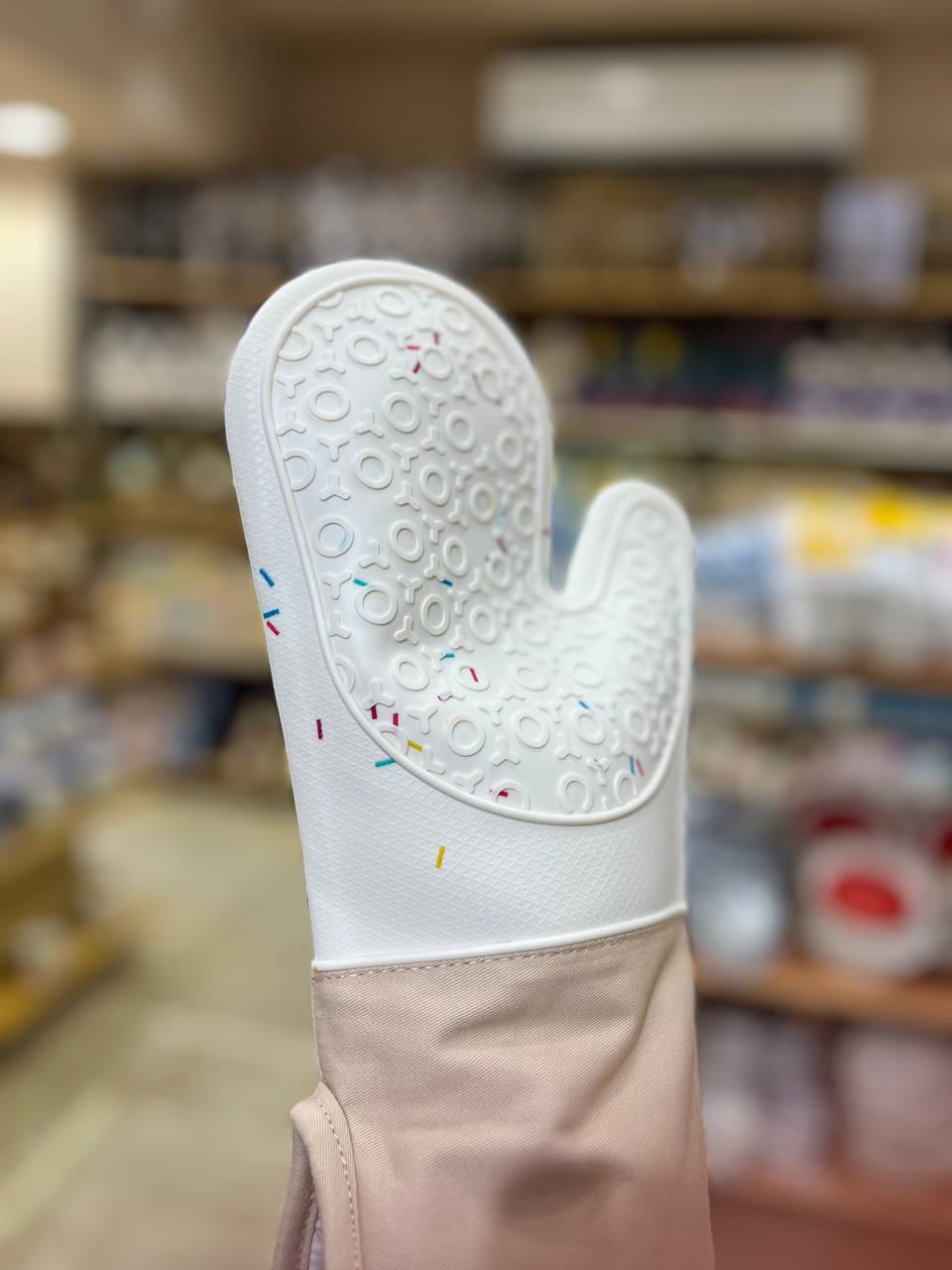 جونتي حراري مطبخ أنيق – بيج × أوف وايت بعزل عالي ضد الحرارة 🧤🔥