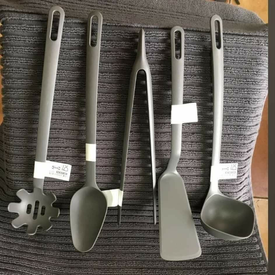 طقم أدوات توزيع حراري 5 قطع ايكيا رمادي غامق ناعم على التيفال يتحمل الحرارة العالية