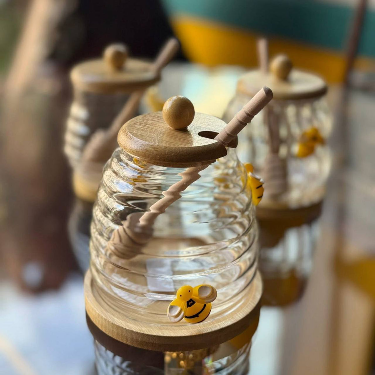🍯 عسّالة عسل بيركس بغطاء خشب ومعلقة — شكل شيك وسهولة في الاستخدام!
