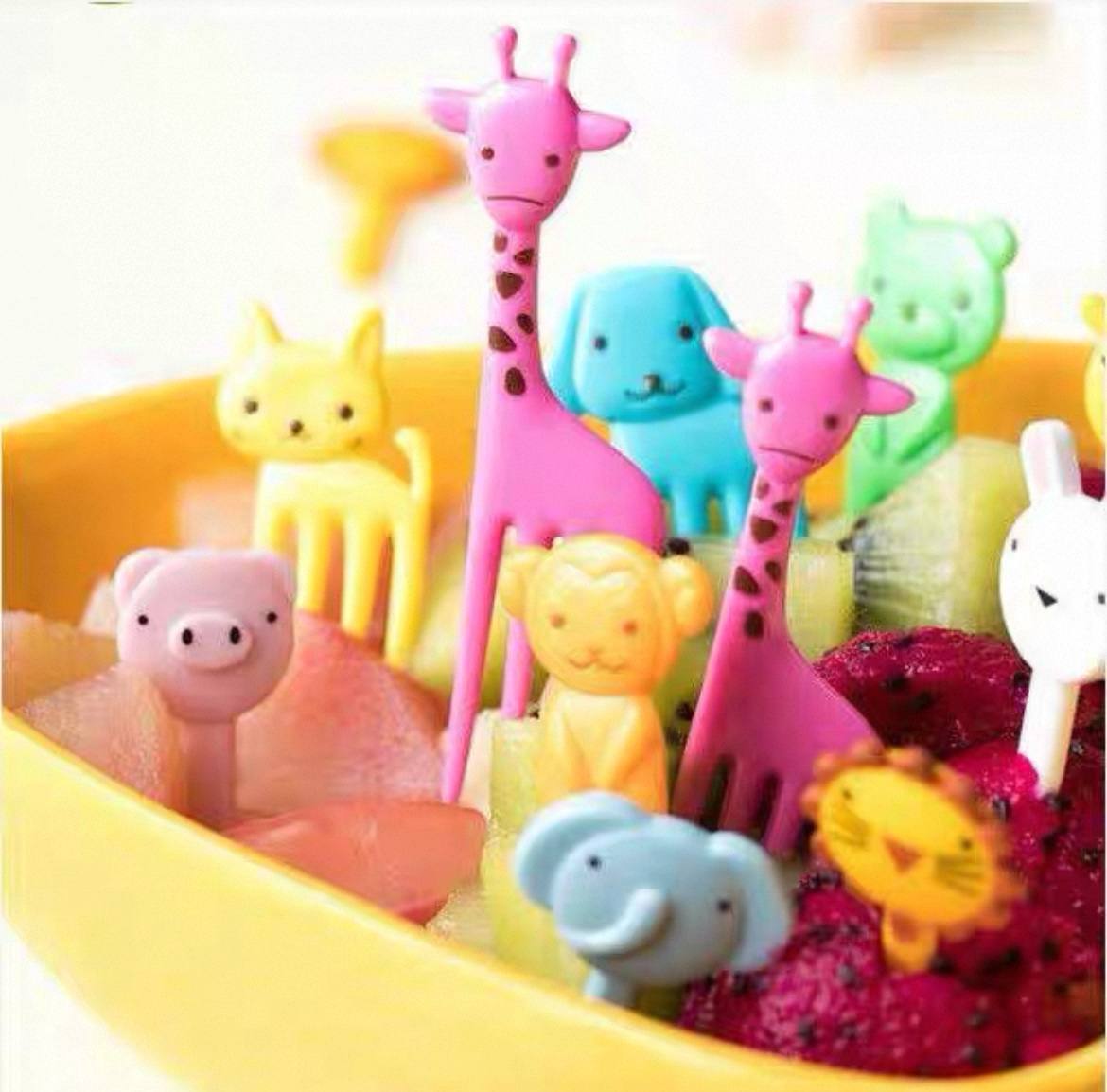 شوك لانش بوكس صغيرة للأطفال بتصميم حيوانات ملونة – عملية ومناسبة للفواكه والسناكس