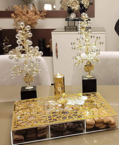 بوكس أكريليك 6 خانات بغطاء أرابيسك جولد ومقبض كريستال – علبة تقديم حلويات 36×24 سم