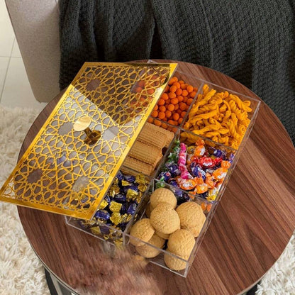 بوكس أكريليك 6 خانات بغطاء أرابيسك جولد ومقبض كريستال – علبة تقديم حلويات 36×24 سم