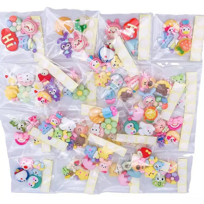 لعب بارزة 4 أشكال – لتزيين الزمزميات واللانش بوكس والأغراض الشخصية