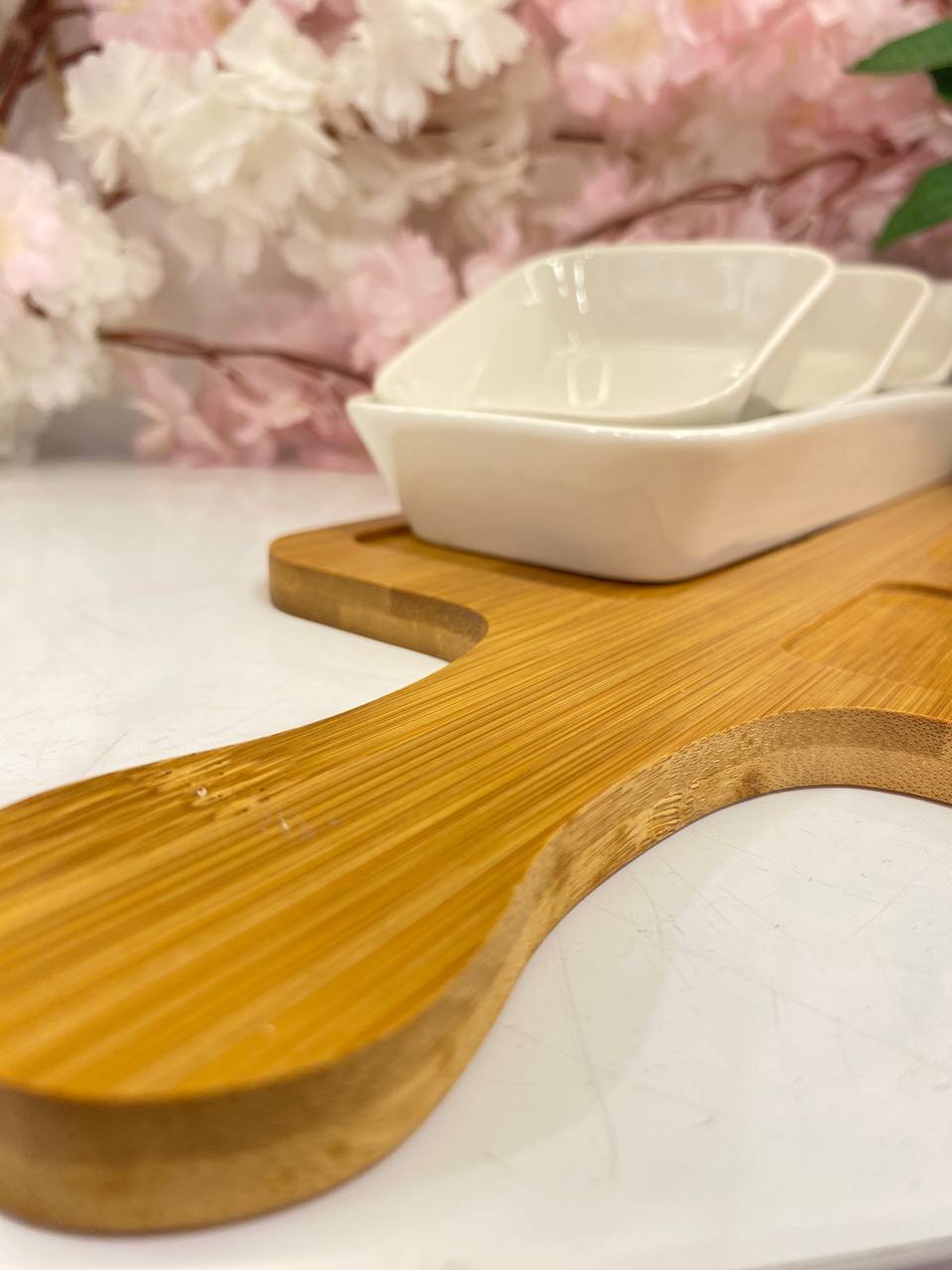 أورديـف بورسلين للصوصات والتسالي مع قاعدة خشب أنيقة