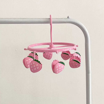 منشر حمام داخلي صغير بتصميم الفراولة – عملي ومتين للملابس الصغيرة