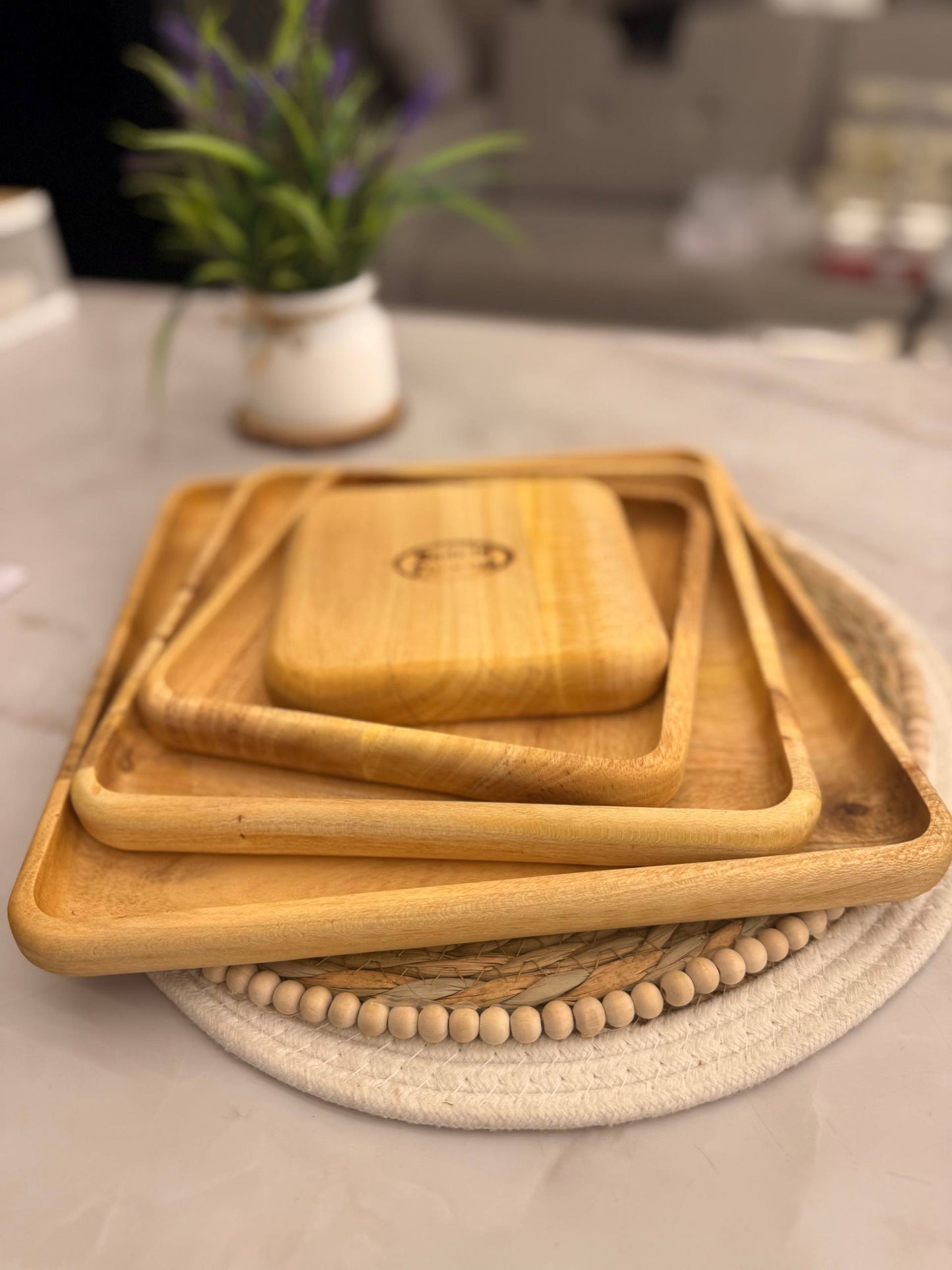 طقم تقديم خشب خيزران طبيعي 4 قطع للمأكولات والفواكه والاسناكس 🍇✨