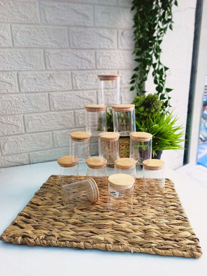 طقم برطمان توابل زجاج 12 قطعة بغطاء خشب محكم – تصميم أنيق وعالي الجودة