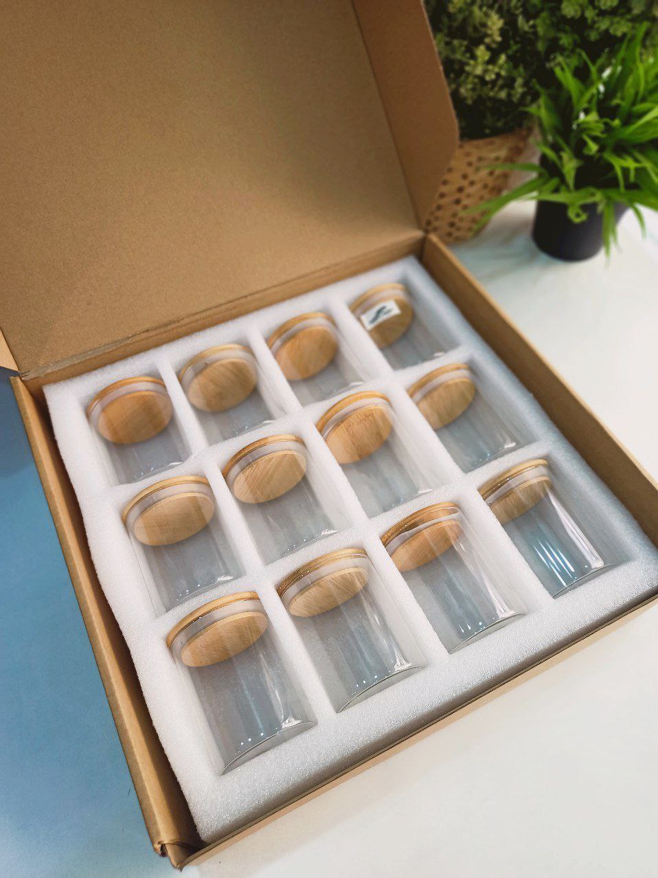 طقم برطمان توابل زجاج 12 قطعة بغطاء خشب محكم – تصميم أنيق وعالي الجودة
