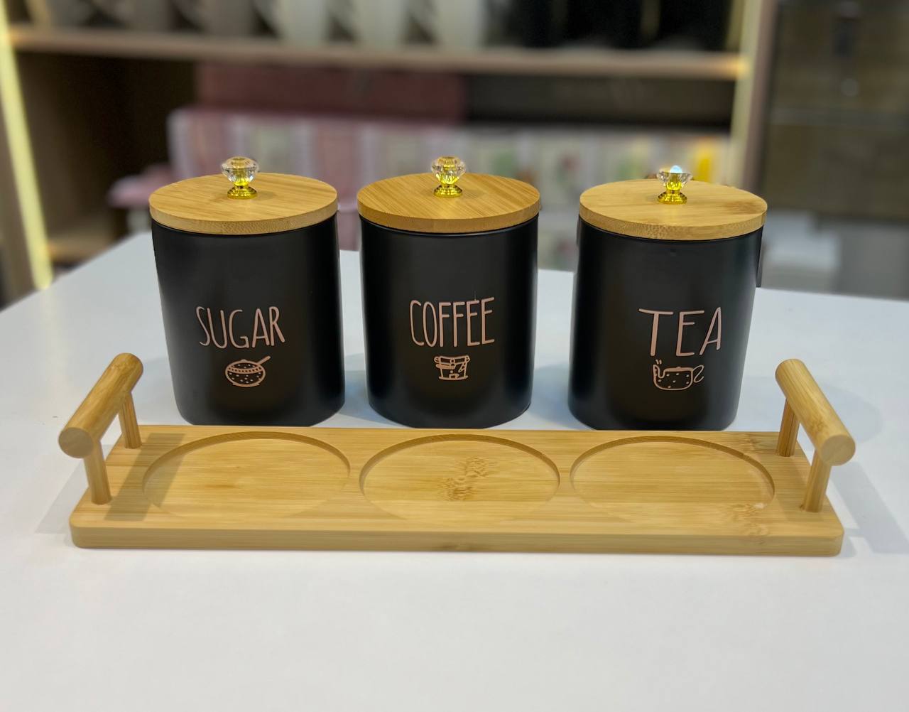 طقم برطمانات شاي وسكر وقهوة بورسلين 🤍 غطاء خشب ومقبض كريستال – سعة 500 مل