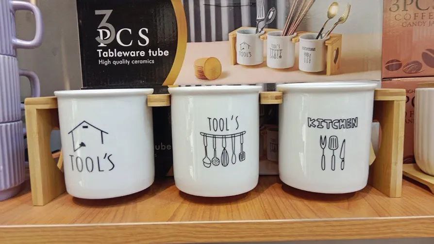 طقم صفاية معالق ثلاثية بورسلين على استاند خشب | تصميم أنيق للحوض والسفرة