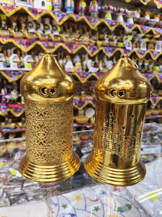 فانوس معدن بينور – ذهبي بنقوش مميزة 🌙✨ B