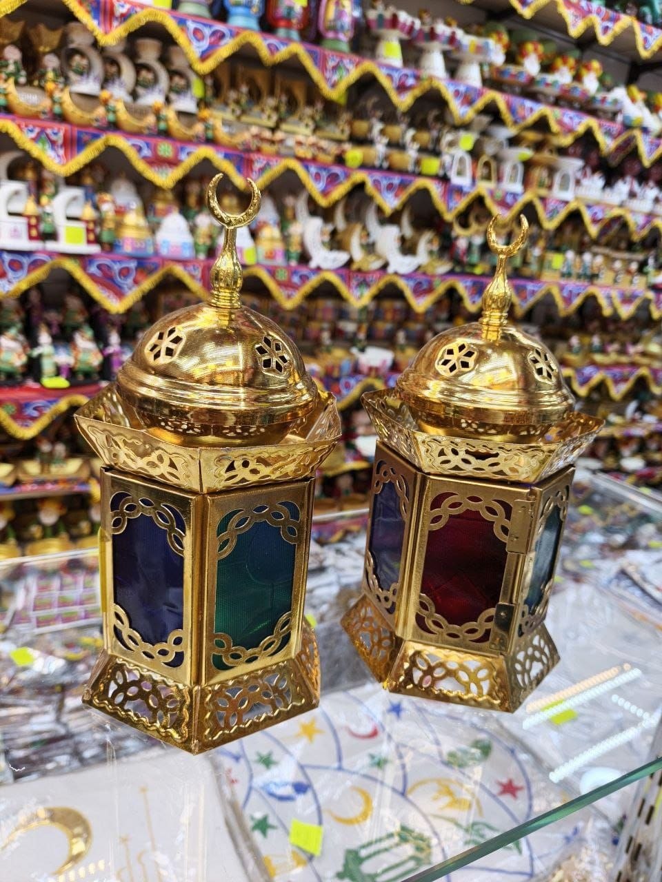 فانوس معدن مبخرة – بينور بنقوش وألوان مبهجة 🌙✨ B