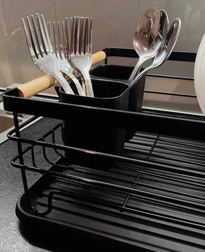 صفاية أطباق بيد خشب عالية الجودة | مزودة بحامل معالق وتراي لتصفية المياه – لون أسود