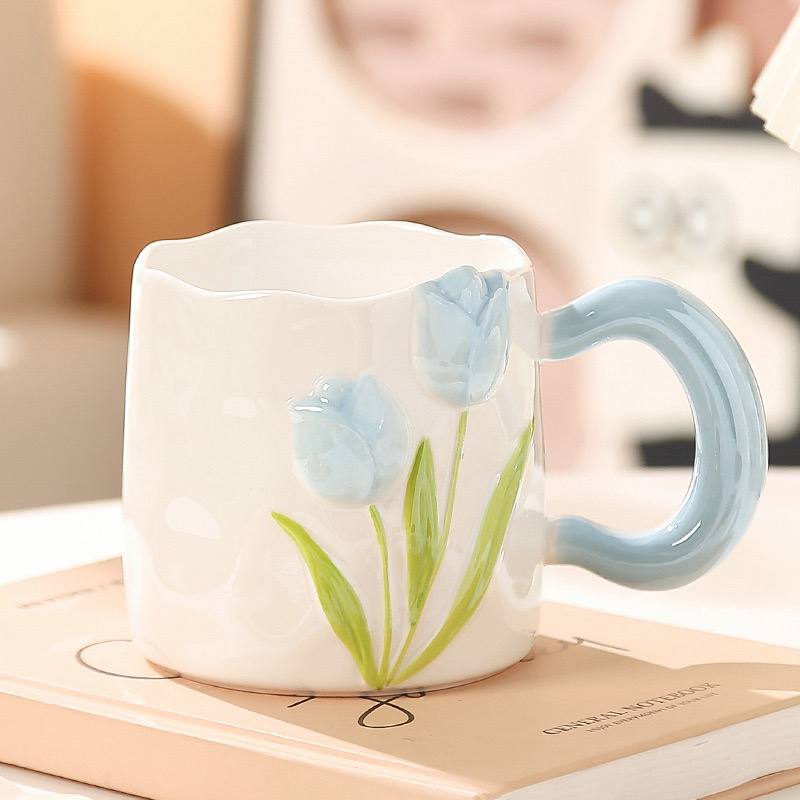 مج بورسلين ورد أنيق – هدية مميزة قابلة للاستخدام في الميكروويف