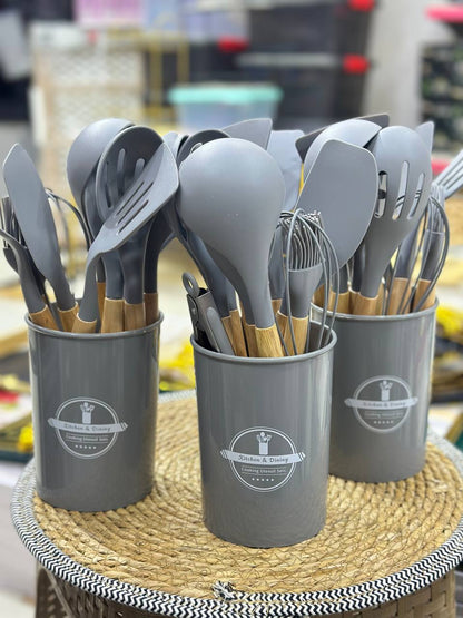 طقم توزيع الشيف بوراك الأصلي سيليكون حراري بيد خشب – 12 قطعة فاخرة بالحامل