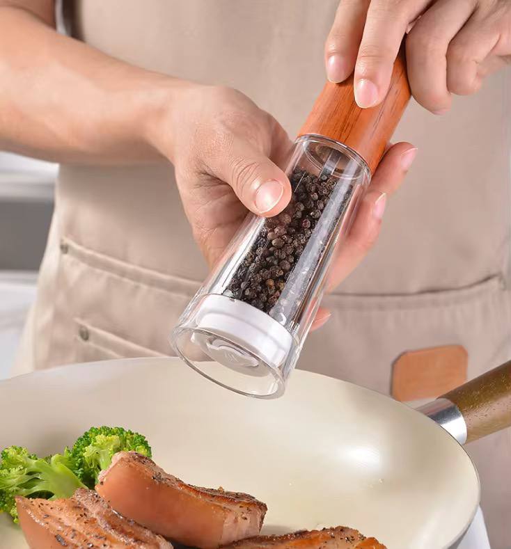 مطحنة توابل يدوية زجاج بيد خشب بامبو مستوردة تصميم أنيق وعملية