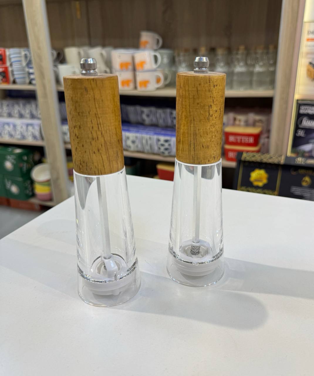 مطحنة توابل يدوية زجاج بيد خشب بامبو مستوردة تصميم أنيق وعملية