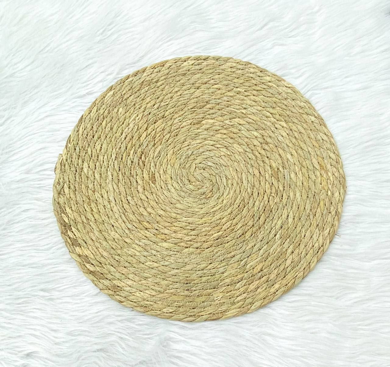 كوستر خوص مدوّر حصيرة طاولة من القش – عزل حراري ومضاد للحرارة | تصميم طبيعي أنيق