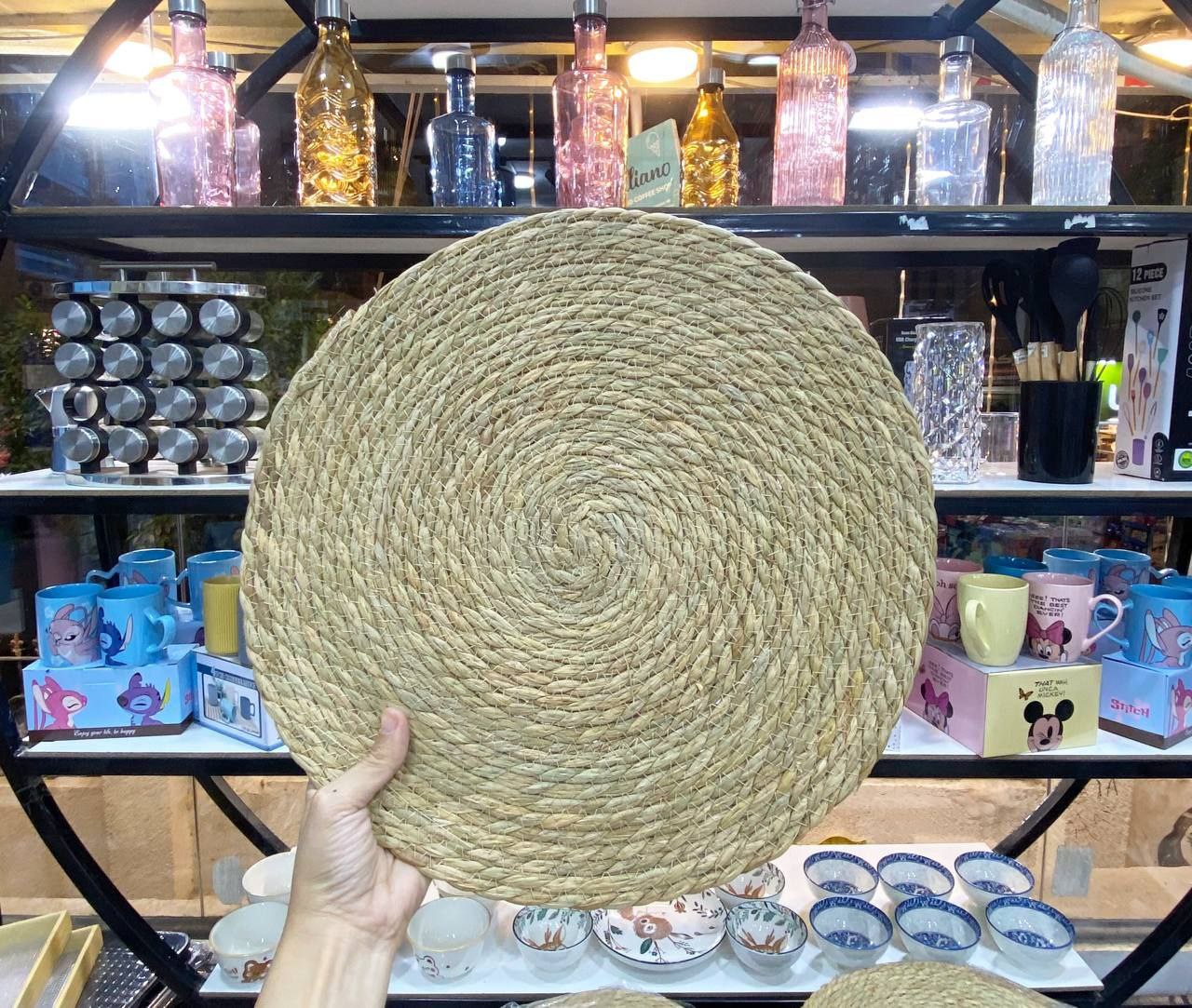 كوستر خوص مدوّر حصيرة طاولة من القش – عزل حراري ومضاد للحرارة | تصميم طبيعي أنيق