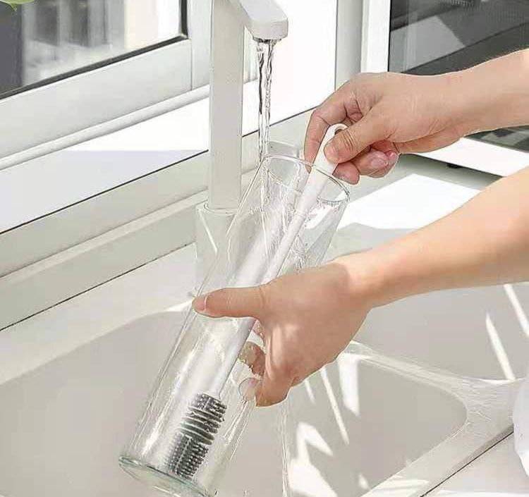 فرشة سيليكون ناعمة لتنظيف الزجاجات والببرونات بدون خدش