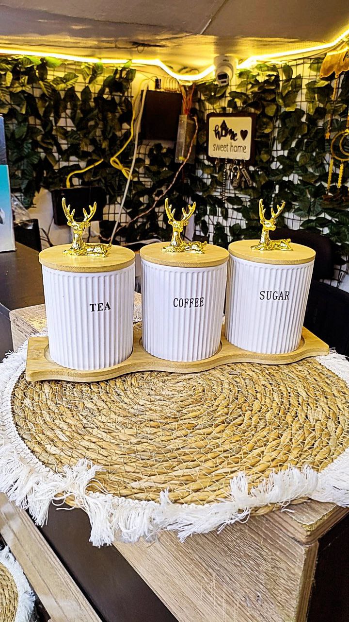 طقم برطمان كوفي بورسلين 3 قطع بحامل خشب – سعة 750 مل