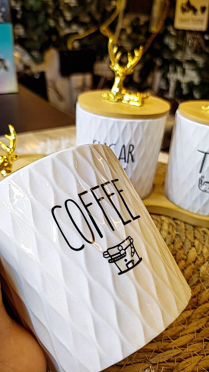 طقم برطمان كوفي بورسلين 3 قطع بحامل خشب – سعة 750 مل