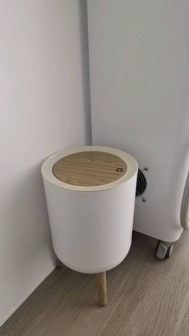 باسكت ديكور بأرجل خشبية بغطاء تاتش – تصميم عصري يناسب جميع المساحات