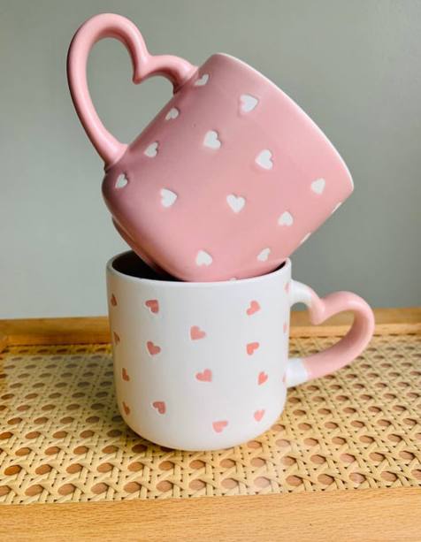 مج بورسلين بنقشة قلوب بمقبض قلب – كوب قهوة وشاي 400 مل – مج هدية أنيق M