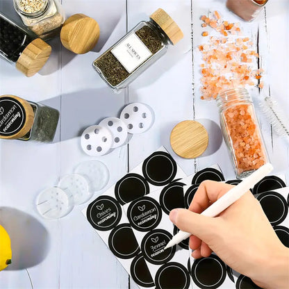 مجموعة برطمانات توابل زجاجية من ميلا هوم، مع أغطية خشب البامبو محكمة الغلق ، منظم للتوابل، مع أغطية رشاشة، وقمع، وفرشاة، وقلم تحديد، سعة 200مل، تأتي 12 قطعه و 24 قطعه قطعة